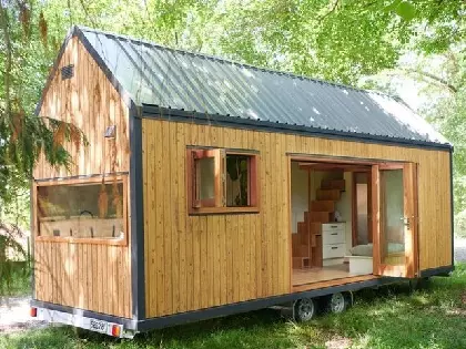 Für 91.000 € + MwSt. ist dieses öko-pragmatische Tiny House ein absolutes Muss