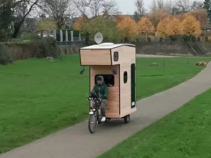 Selbstgebauter Mini-Camper: Testfahrt über eine Strecke von 310 Fuß mit dem Fahrrad